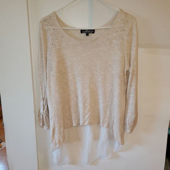Almost Famous Junior's Pullover Tunic Top Beaded Shoulders Size XL - Picture 1 of 12